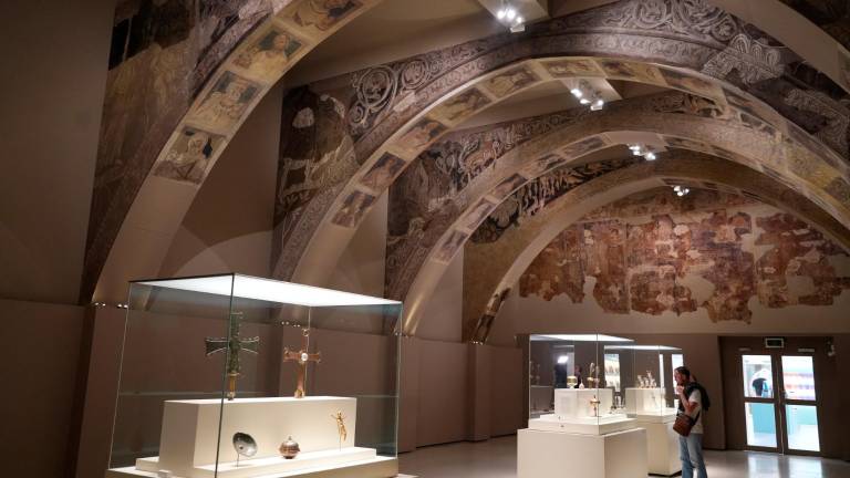 La sala donde se encuentran las pinturas murales de Sijena expuestas en el MNAC, en Barcelona. FOTO: ACN