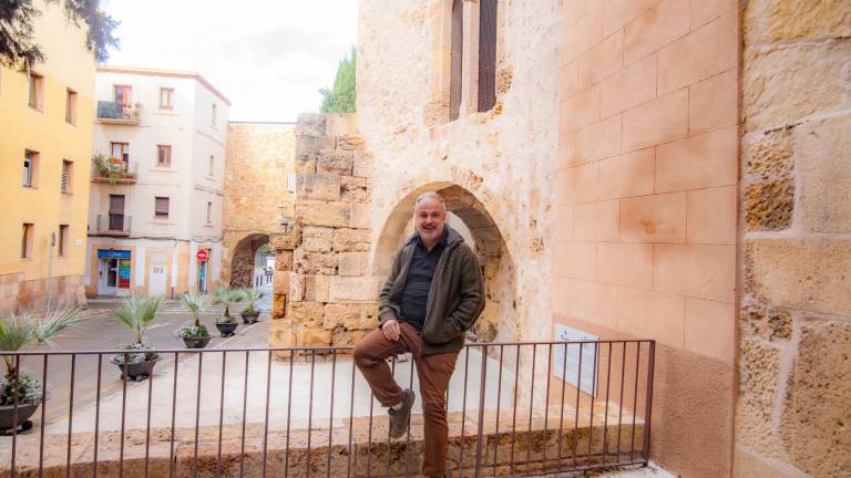 Xavier Mejuto, gerent d’Itinere, a la plaça Pallol, un dels indrets emblemàtics de Tarragona. ángel ullate