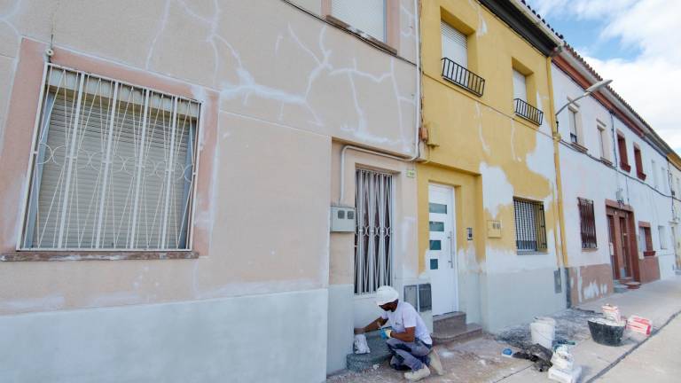 L’Ajuntament de Tortosa rehabilita les façanes del Grup El Temple, millorant l’entrada a la ciutat