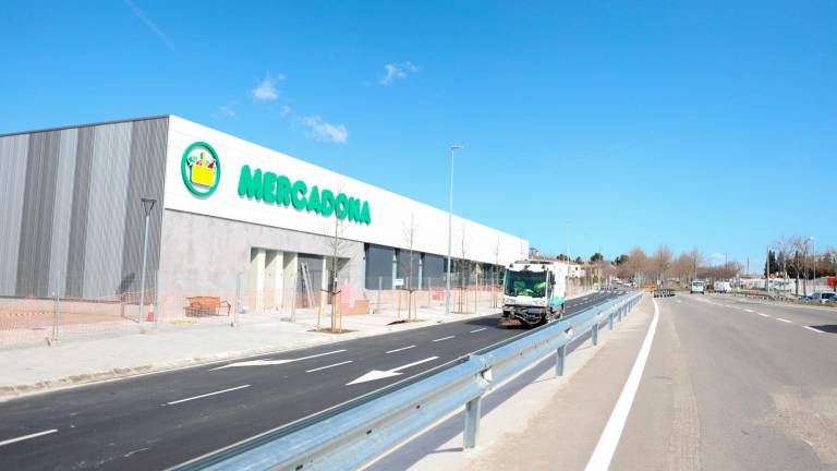El nuevo vial cuenta con dos carriles de entrada a Cambrils y el anterior se ha convertido en dos carriles de salida. FOTO: Alba Mariné