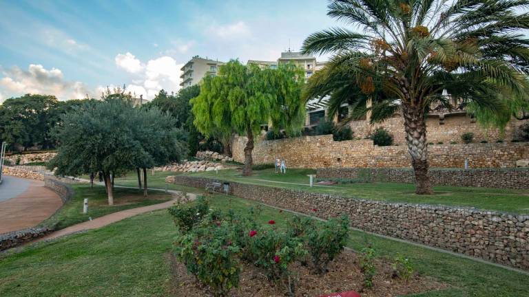 Aspecto del Parc de l’Amfiteatre, que reproduce un jardín romántico. foto: àngel ullate