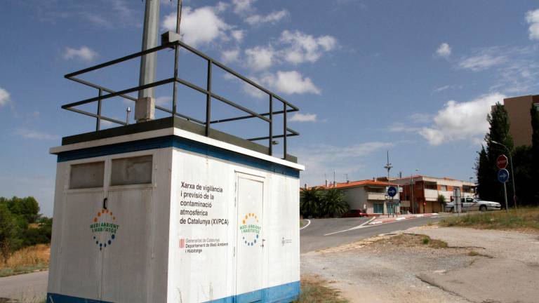Una cabina de medición automática de la concentración de ozono en el barrio de Sant Salvador. Foto: Lluís Milián