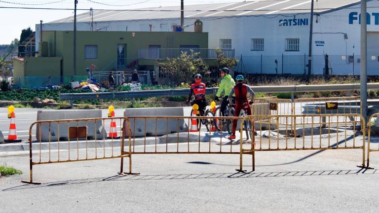 Confluència de l’N-340 amb el lligallo, ara tallat. Foto: Joan Revillas