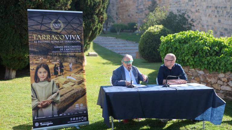Magí Seritjol y Hermán Pinedo, en la presentación de la nueva edición del festival en el Passeig Arqueològic. Foto: Alba Mariné