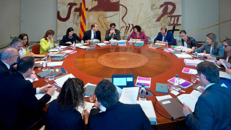 El presidente de la Generalitat de Catalunya, Salvador Illa en la reunión semanal del Govern en el Palau de la Generalitat. Foto: EFE