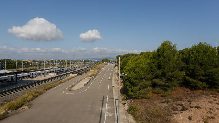 El aparcamiento se construirá en los terrenos contiguos a la estación de alta velocidad. FOTO: FABIÁN ACIDRES