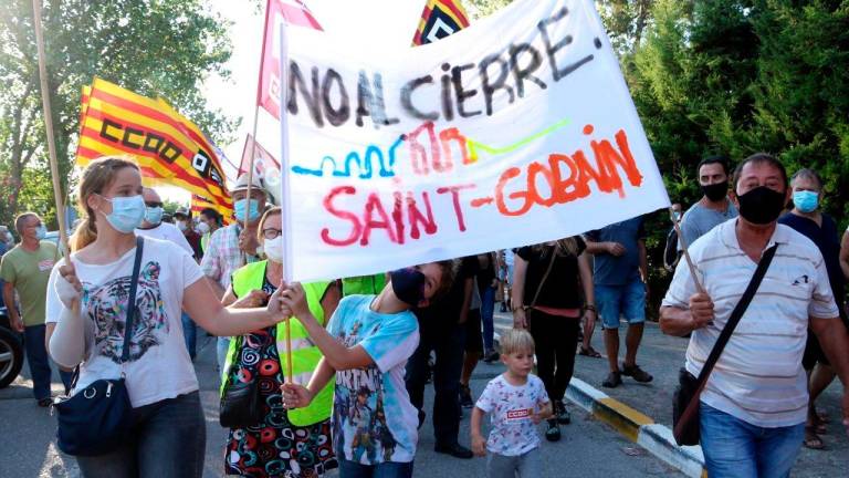 Los trabajadores de Sekurit de Saint Gobain de L’Arboç harán tres semanas de huelga contra los despidos