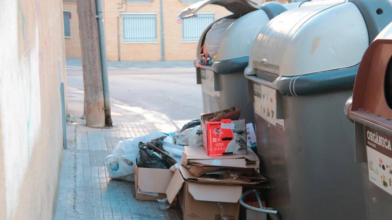 Se acumuló la basura en las calles del municipio, sobre todo en el destacado día de Reyes. foto: ACN