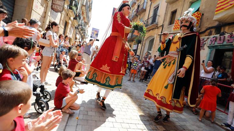 Els gegants fent la ballada al Cós del BOu, un dels eícentres de les festes de Sant Roc. Foto: Pere Ferré