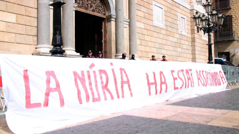 Una pancarta desplegada en la Generalitat. Foto: ACN