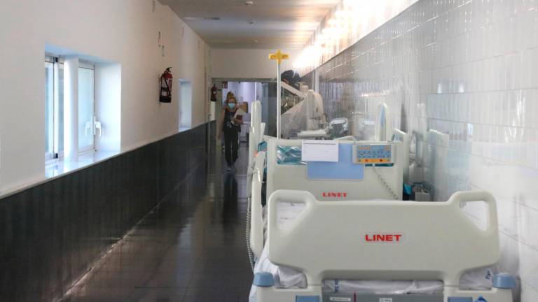 Camas vacías en un hospital catalán. Foto: ACN