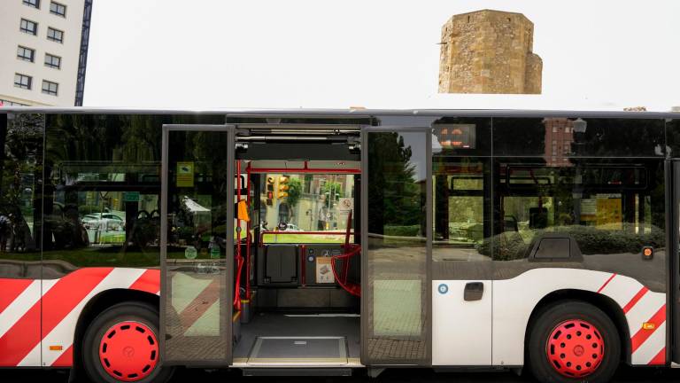 Uno de los autobuses híbridos. Foto: Cedida
