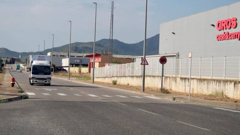 El polígon industrial l’Oriola, a tocar de la carretera N-340. foto: Joan REvillas