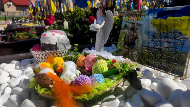 Ucrania celebró este domingo su cuarta Pascua bajo la invasión rusa con pocas esperanzas de paz, ya que los combates continuaron pese a la promesa de una «tregua pascual» de 30 horas del presidente de Rusia, Vladímir Putin. Foto: EFE