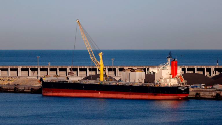 Un buque donde se incautaron 234 kilos de cocaína, en A Coruña, esta misma semana. Foto: EFE