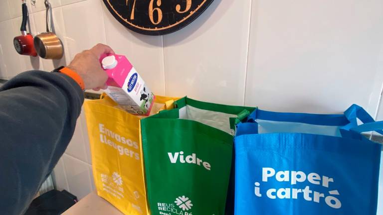Los educadores ambientales repartirán kits de bolsas de reciclaje. foto: Alfredo González
