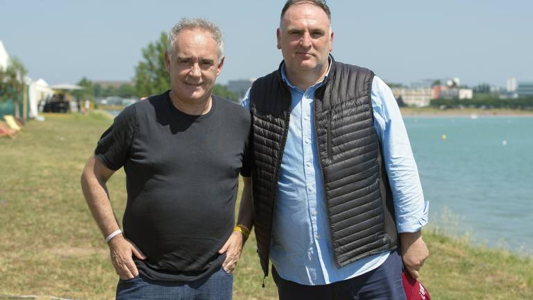 Los cocineros espa&ntilde;oles Ferran Adri&aacute; (izquierda) y Jos&eacute; Andr&eacute;s (derecha). FOTO: EFE