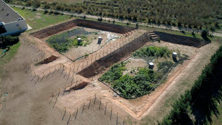 Balsas del proyecto Life REMAR desde donde se inyectará agua depurada en el acuífero del Baix Camp. Foto: DT