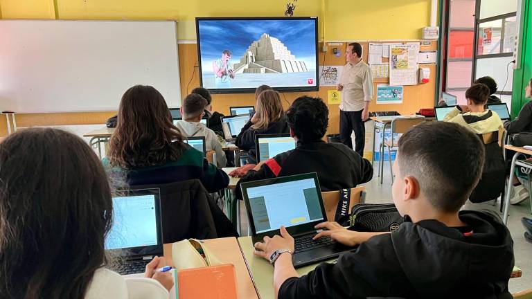 Classe interactiva en un centre educatiu de Malgrat de Mar (Maresme). Foto: ACN