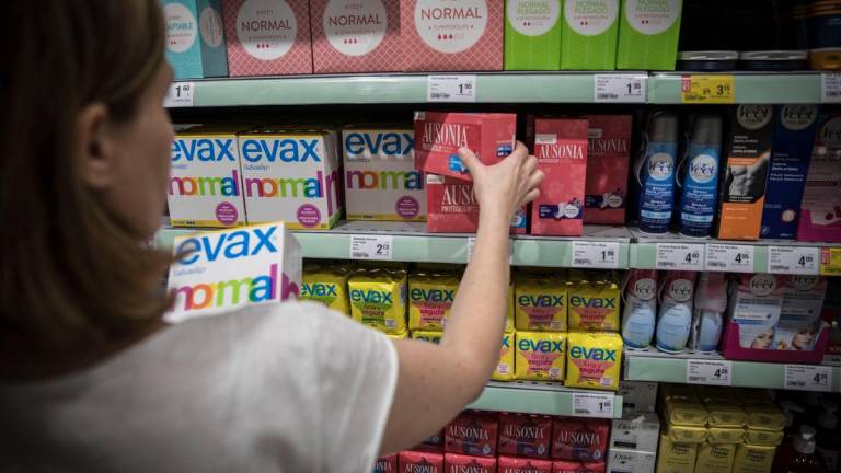 El Gobierno acuerda la bajada del IVA de los productos de higiene femenina