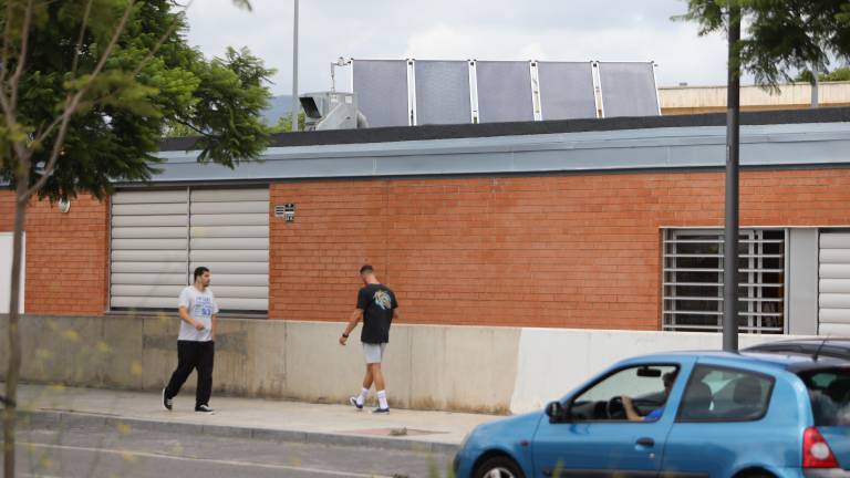 La escuela Doctor Alberich i Casas es uno de los edificios públicos de Reus que ya tiene placas fotovoltaicas instaladas. FOTO: ALBA MARINÉ