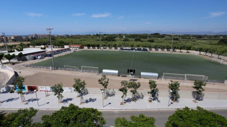 Las instalaciones del estadio municipal están situadas justo encima de donde se realizará el nuevo encauzamiento del barranco de Barenys. Foto: Pere Ferré / DT