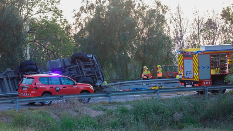 El vial de acceso a la A-27 está cortado al tráfico. Foto y vídeo: Marc Bosch