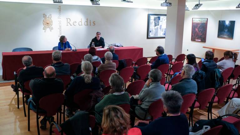 El historiador Joan Navais presentó su conferencia inaugural sobre Salvador Vilanova . foto: fabián acidres