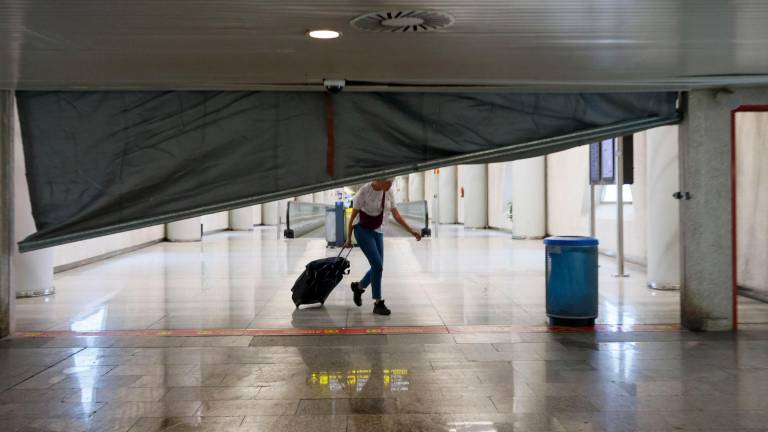 Las inundaciones han obligado a parar temporalmente los vuelos. Foto: EFE