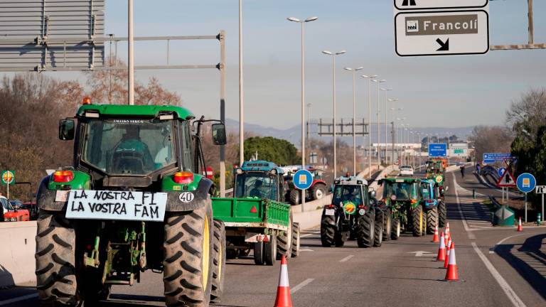 Los tractores tienen prevista su llegada a Tarragona a las 8 horas de la mañana. Foto: Marc Bosch