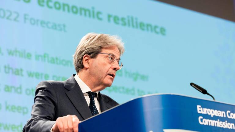 El eurocomisario de Economía, Paolo Gentiloni, durante la presentación de las perspectivas económicas de primavera para el 2022, en la Comisión Europea. Foto: ACN.
