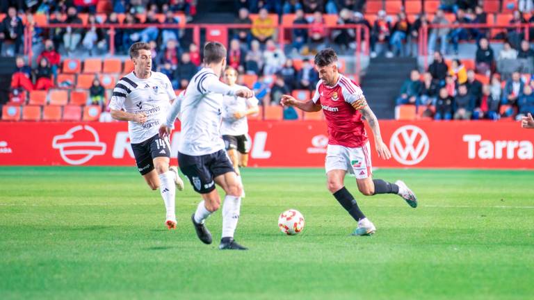 Joan Oriol fue baja frente al Tarazona por un proceso vírico que le dejó fuera de combate y dejó al Nàstic sin laterales zurdos tras la ausencia también de Juncà. Foto: Marc bosch