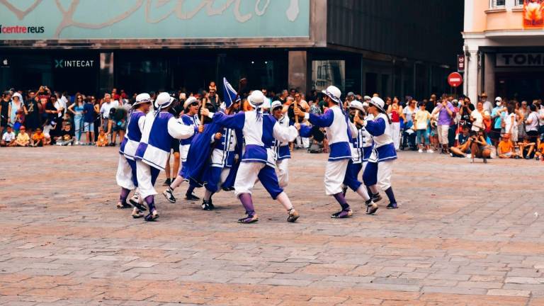 La Dansa de Mossèn Joan de Vic, en una representació a la plaça del Mercadal de Reus. Foto: cedida