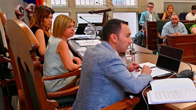 Sandra Guaita (PSC), Noemí Llauradó (ERC) y Daniel Rubio (Ara Reus). Foto: Alfredo González