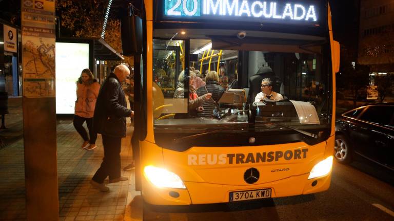 Un autobús de la L20, durante un recorrido en diciembre del año pasado. Foto: Alba Mariné