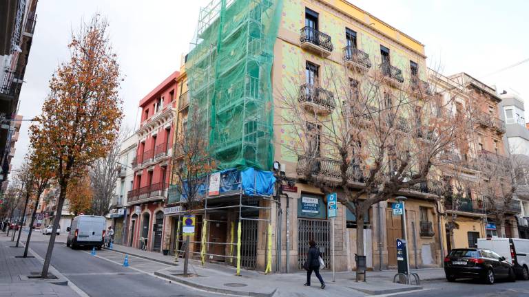 $!En la calle Ample hay un par de obras, una es en el edificio donde estaba Cal Pagès. FOTO: Alba Mariné
