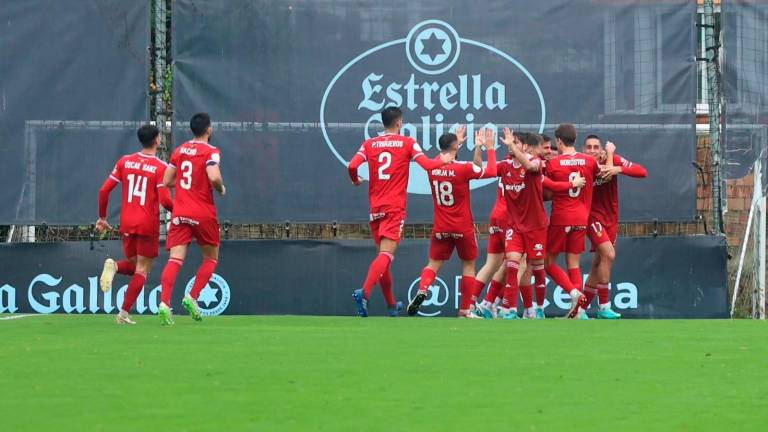 Los jugadores del Nàstic celebran el gol de Pablo Fernández ante el Celta Fortuna. FOTO: CELTA FORTUNA