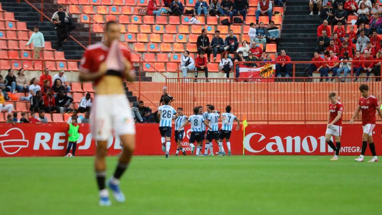Los jugadores de la Real celebran uno de los dos goles que lograron en tres minutos. Foto: Alba Mariné