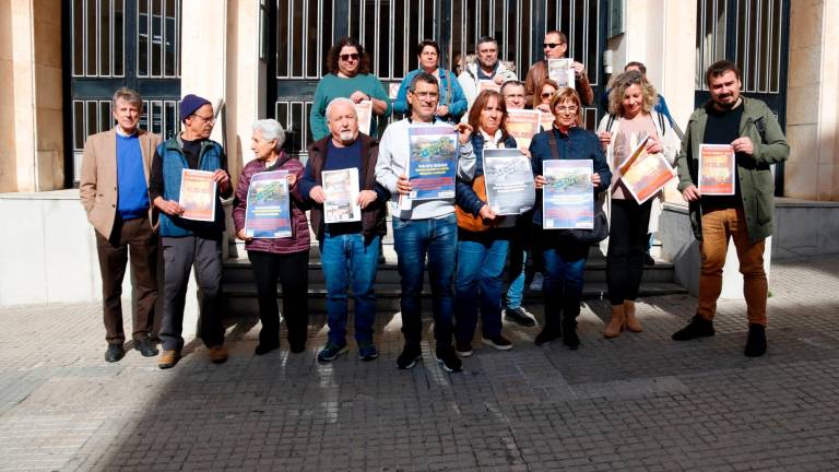 $!La concentración ante el Palau de Justícia de Tarragona. Foto: ACN