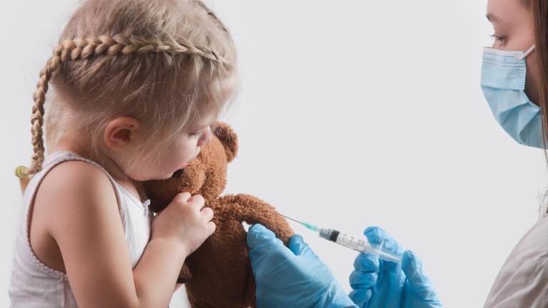 Els nens i nenes d’entre els 6 mesos i els 5 anys ja es poden vacunar. Foto: Getty Images