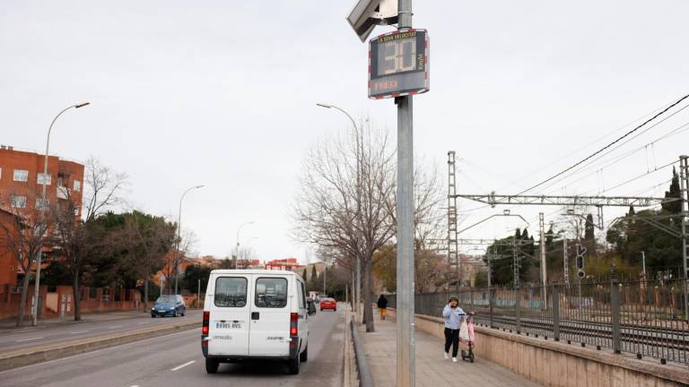 Los radares pedagógicos son móviles, pero donde suele haber es en la avenida Onze de Setembre. FOTO: Alba Mariné