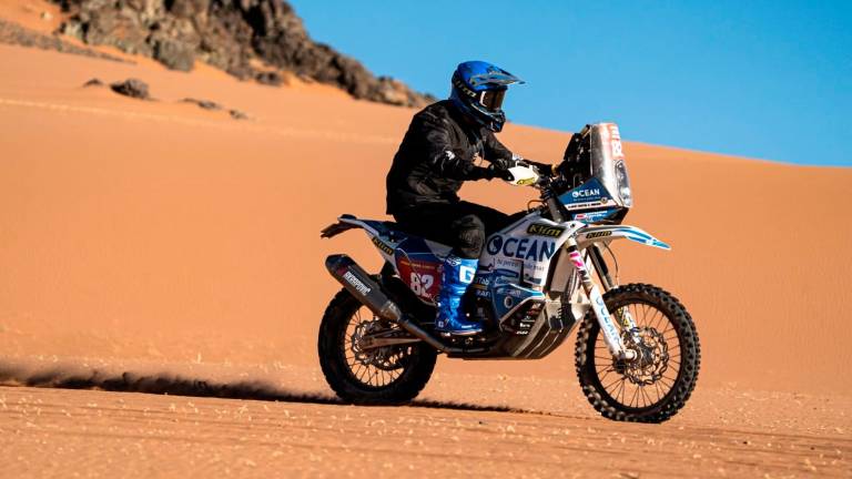 Albert Martín, sobre su moto, durante una de las etapas de este Rally Dakar 2024. foto: dakar