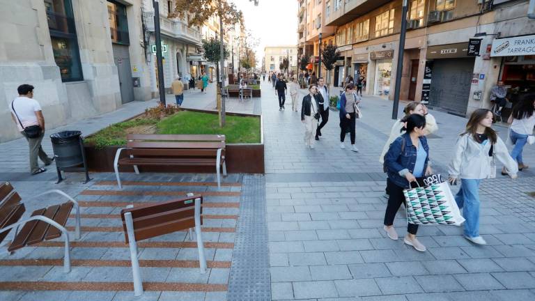 La afluencia de peatones se ha incrementado desde que se apostó por eliminar el tráfico rodado. foto: Pere Ferré
