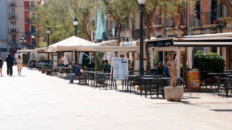 Imagen de terrazas de bares de Tarragona tras el apagón. Foto: ACN