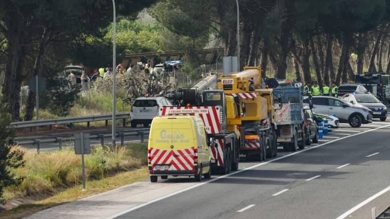 $!Mueren seis personas en un accidente en Sevilla, dos de ellos guardias civiles
