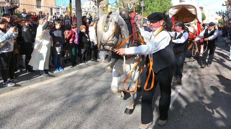 Antes de los Tres Tombs, tendrá lugar un desayuno popular en la Cooperativa Agrícola de Cambrils y la misa en la Ermita de la Mare de Déu del Camí. foto: alba mariné