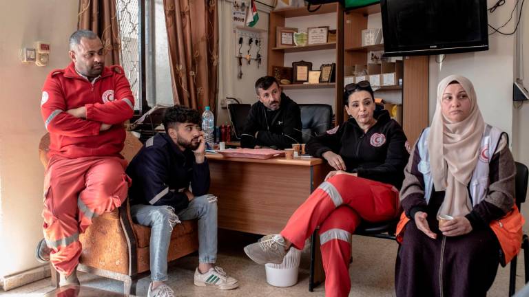 Israel desplaza a miles de refugiados palestinos de Sede del servicio de ambulancias de la Media Luna Roja Palestina en Tulkarem, quienes han tenido que evacuar a unas 3.000 personas y empezar a usar vehículos 4X4 debido a la operación militar israelí contra el norte de Cisjordania. Foto: EFE