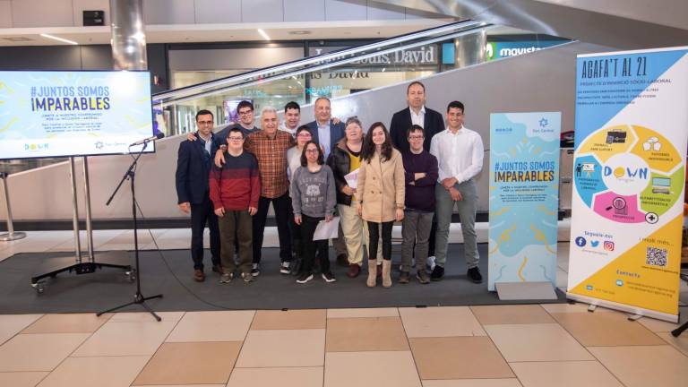 Algunos de los voluntarios y voluntarias que colaboraran con la iniciativa. Foto: Àngel Ullate