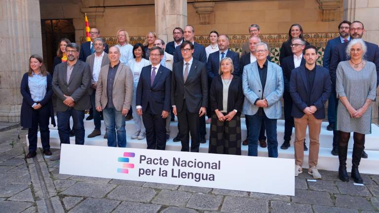 El Govern, una vintena d’entitats, la societat civil i agents econòmics, juntament amb el PSC, ERC i els Comuns han signat el Pacte Nacional per la Llengua. Foto: ACN