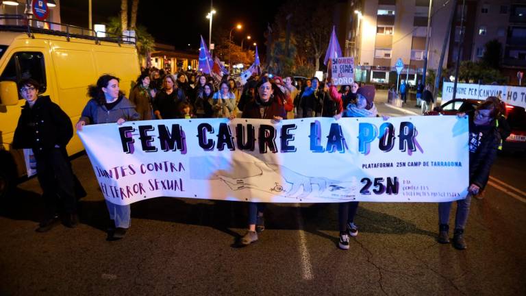 Manifestación por las calles de Reus en el Día Internacional de la Eliminación de la Violencia contra la Mujer. Foto: Alba Mariné